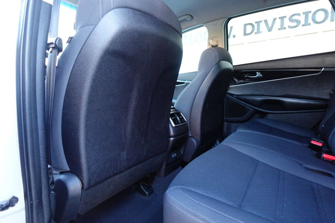 Used 2016 Kia Sorento L image 19