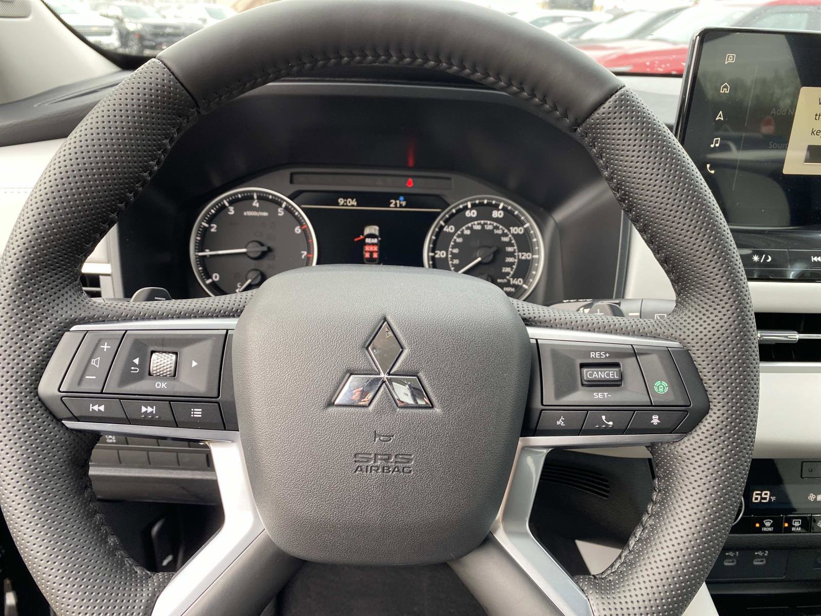 New 2026 Mitsubishi Outlander SE image 9