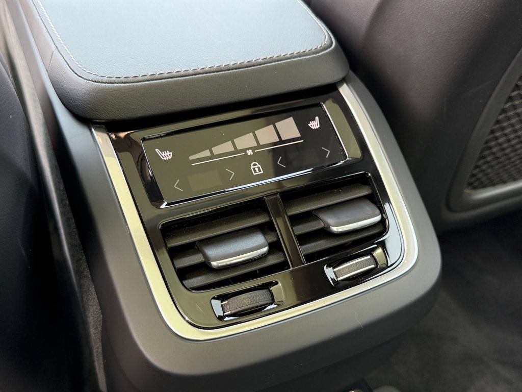 Certified 2023 Volvo XC90 B6 Ultimate w/ Protection Package AWD/4WD image 33