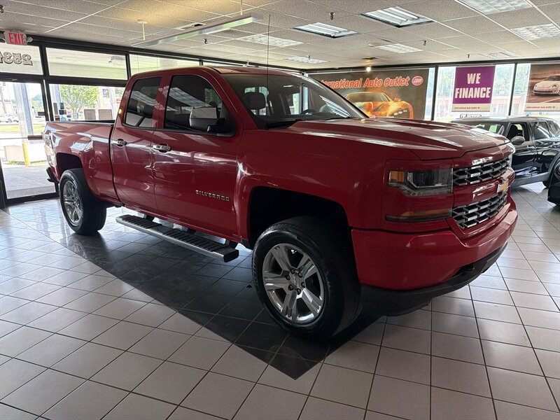 Used 2017 Chevrolet Silverado 1500 Custom w/ Custom Convenience Package RWD image 4