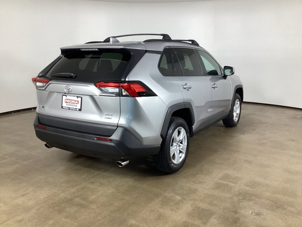 Used 2020 Toyota RAV4 XLE AWD/4WD image 5