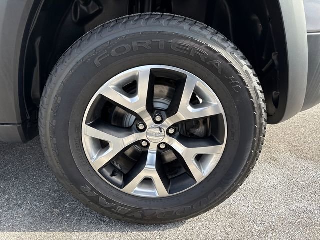 Used 2015 Jeep Cherokee Trailhawk w/ Comfort/Convenience Group image 11