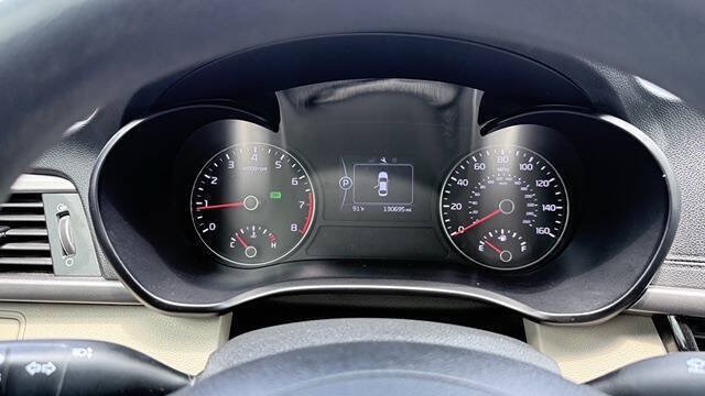 Used 2017 Kia Optima LX w/ Convenience Package FWD image 19