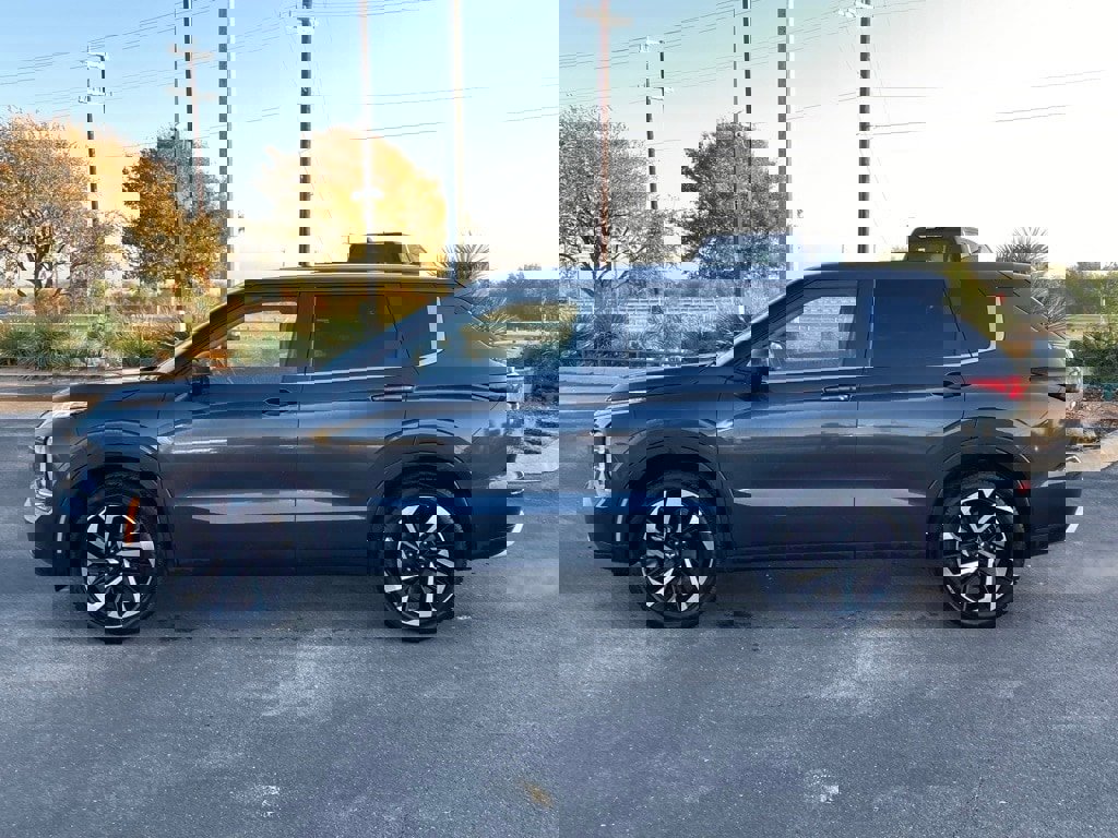 Used 2024 Mitsubishi Outlander SE Black Edition image 8