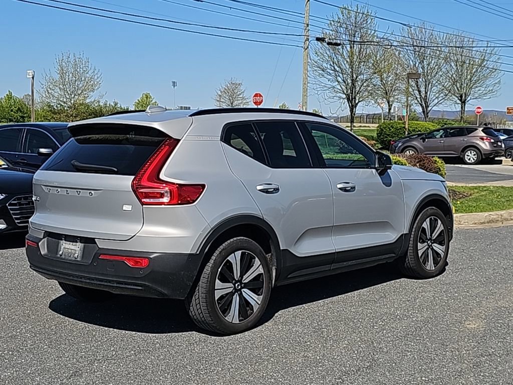 Used 2023 Volvo XC40 Recharge Plus image 12