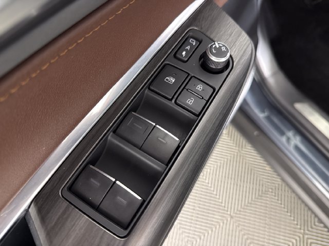 Used 2023 Toyota Venza Limited AWD/4WD image 28