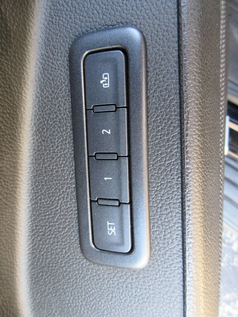Used 2019 GMC Yukon SLT w/ Graphite Performance Edition AWD/4WD image 23