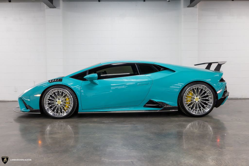 Used 2022 Lamborghini Huracan EVO RWD image 5