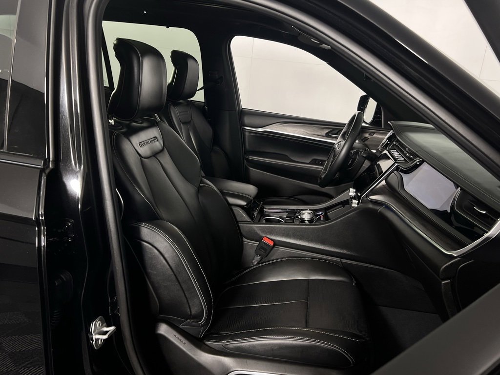 Used 2022 Jeep Grand Cherokee Overland w/ Advanced Protech Group III image 33