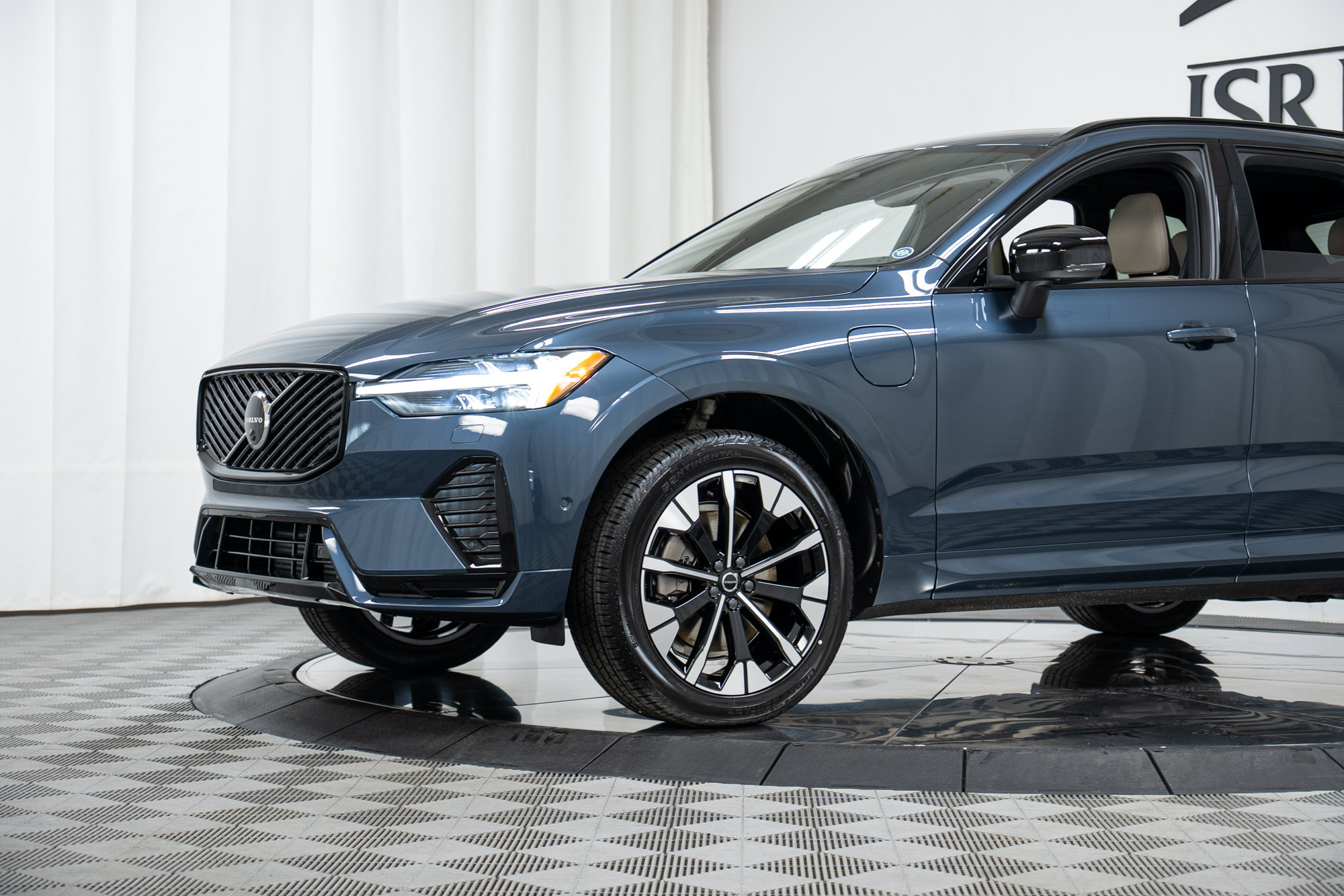 New 2026 Volvo XC60 T8 Plus w/ Climate Package AWD/4WD image 25