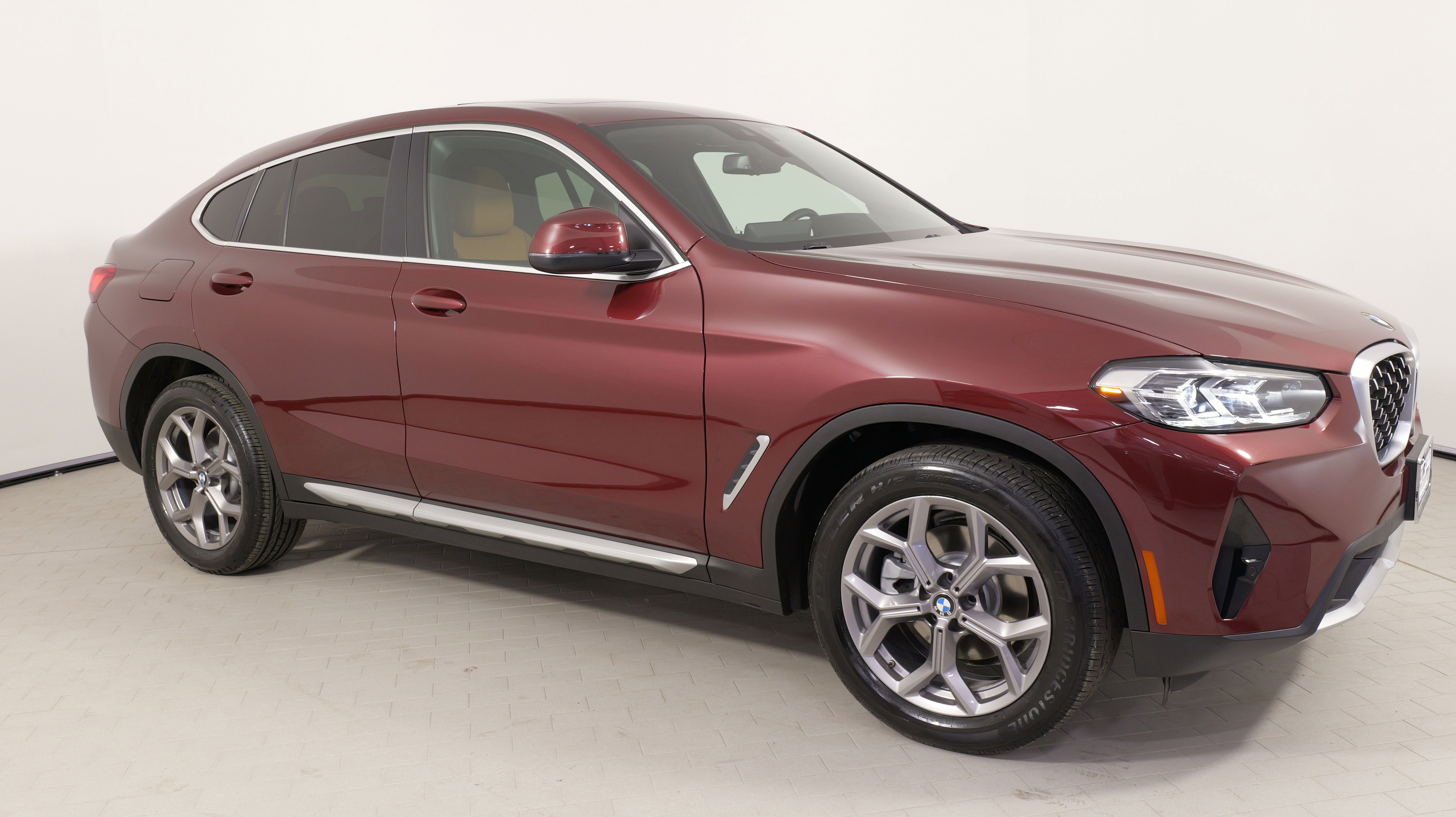 Used 2023 BMW X4 xDrive30i w/ Premium Package AWD/4WD image 8
