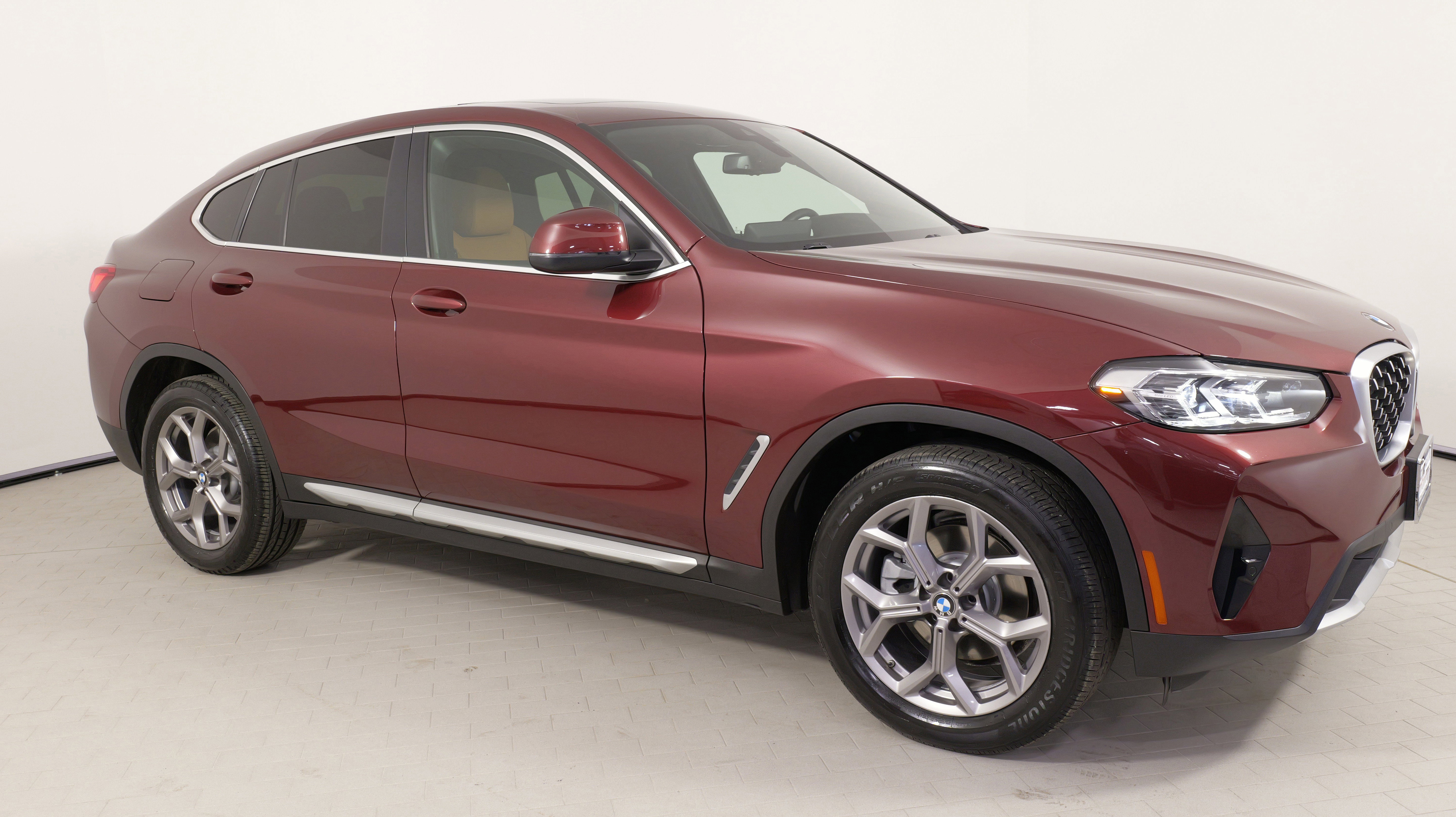 Used 2023 BMW X4 xDrive30i w/ Premium Package image 8