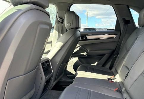 Used 2019 Porsche Cayenne S image 28