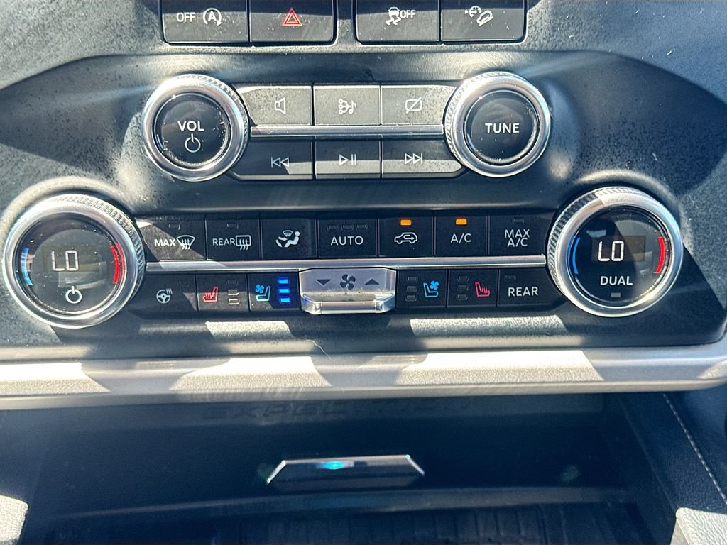 Used 2024 Ford Expedition XLT AWD/4WD image 17