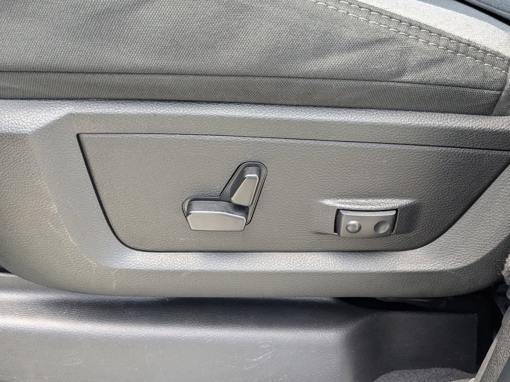 Used 2024 RAM 2500 Big Horn AWD/4WD image 19