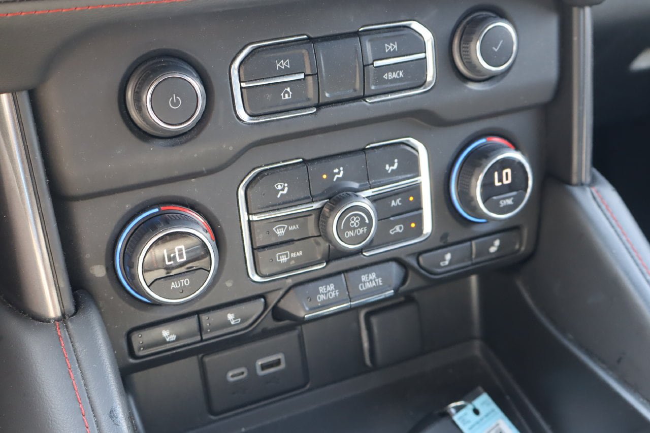 Used 2024 Chevrolet Suburban RST RWD image 25
