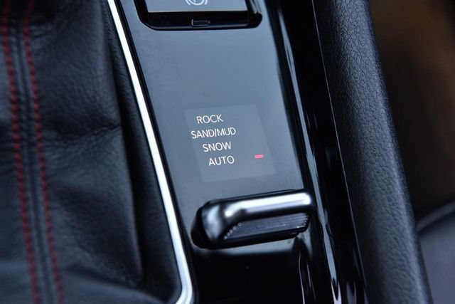 Used 2025 Jeep Compass Trailhawk AWD/4WD image 17