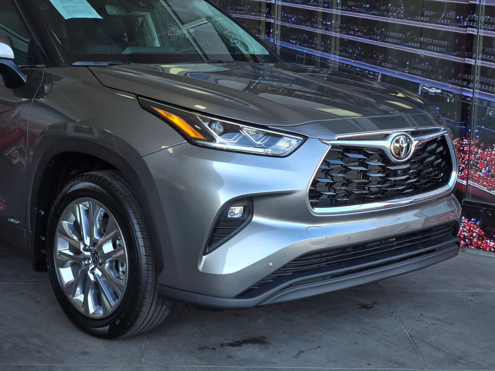 Certified 2026 Toyota Highlander Limited AWD/4WD image 2