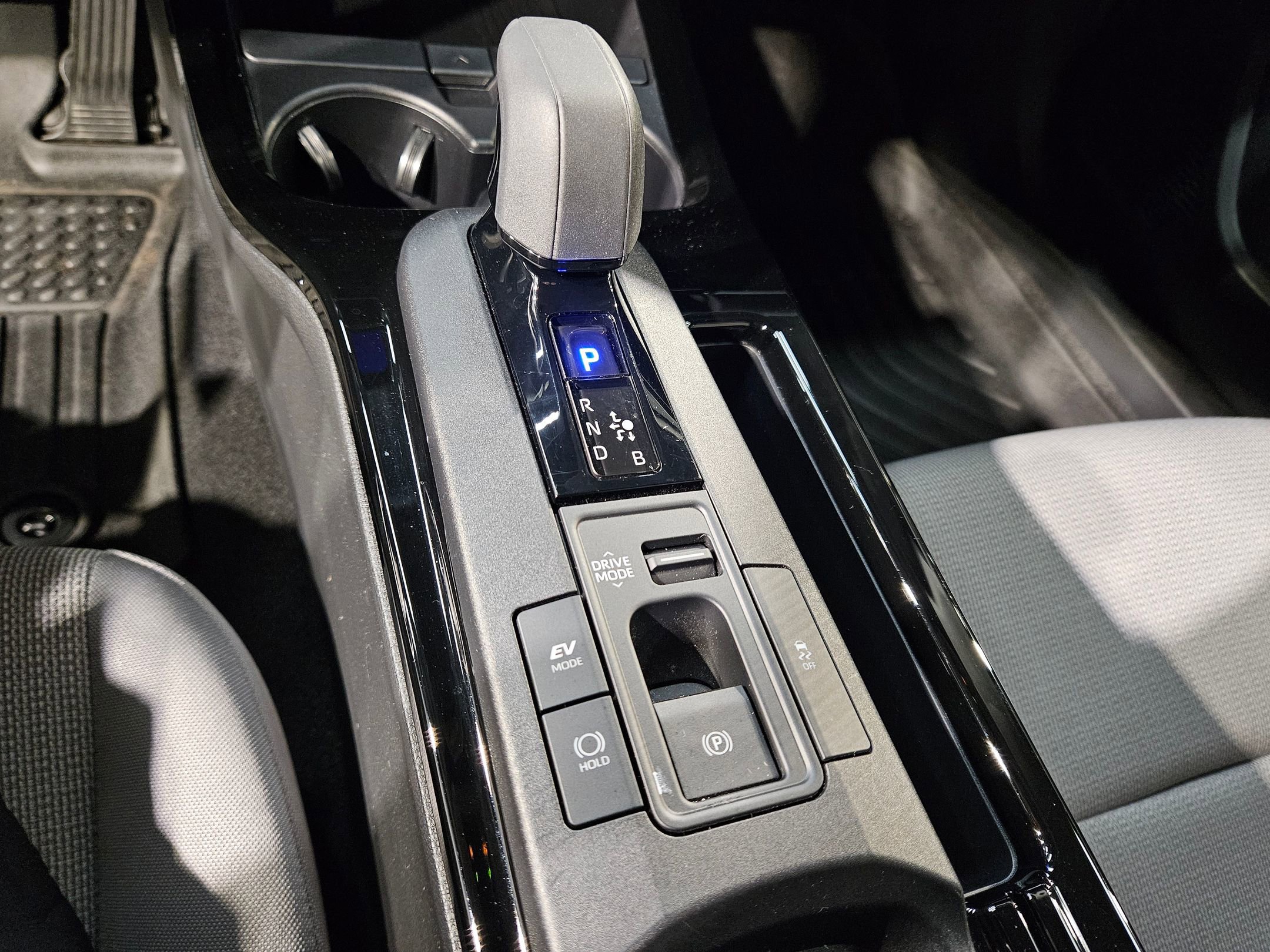 Used 2023 Toyota Prius LE image 32