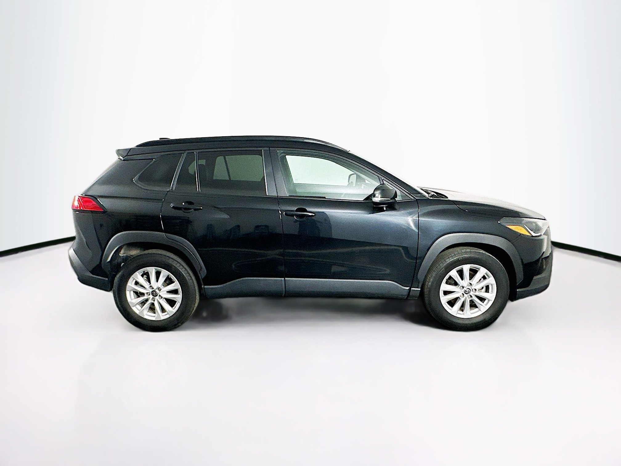 Used 2025 Toyota Corolla Cross LE FWD image 10