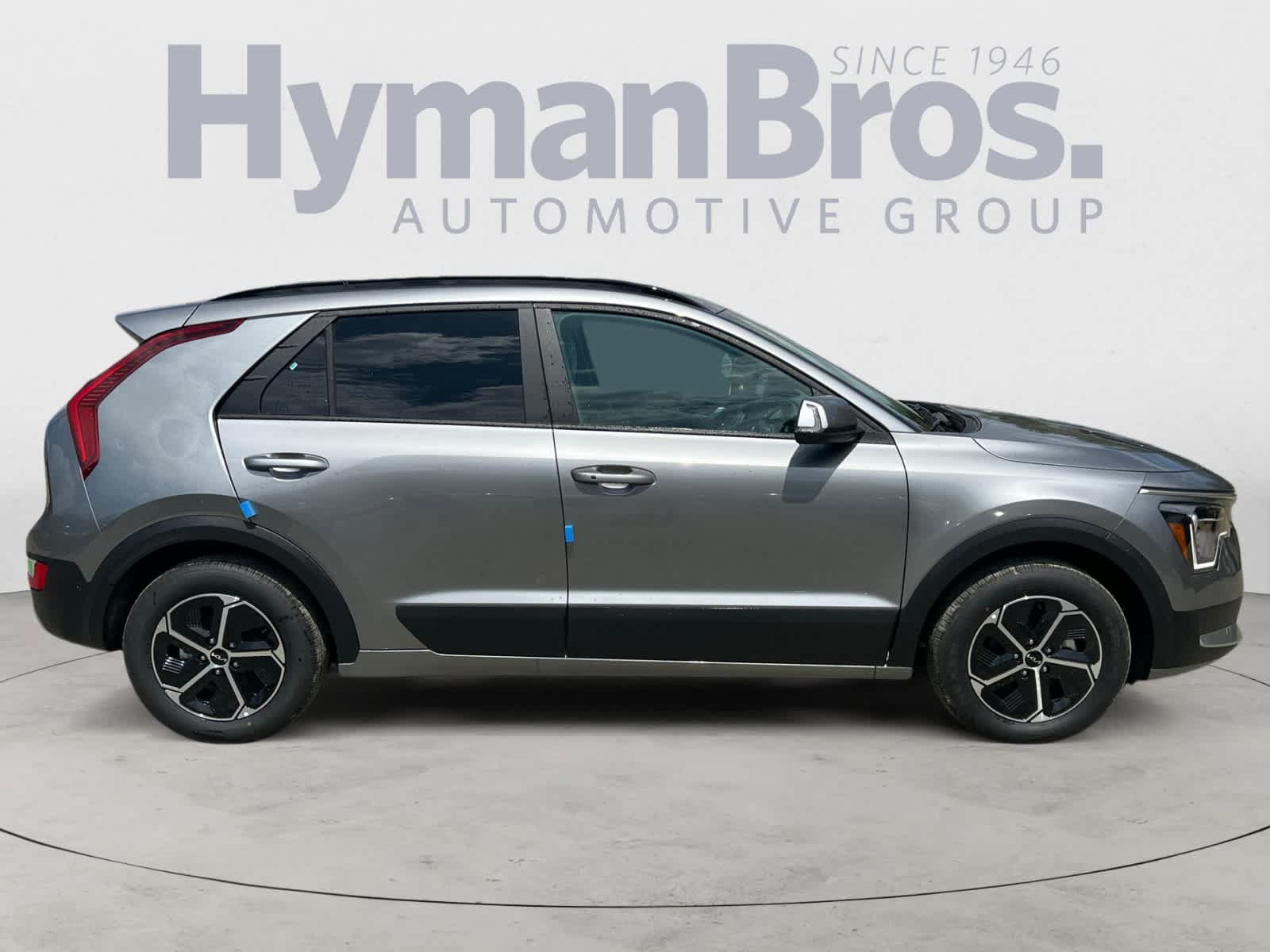 Certified 2025 Kia Niro EX FWD image 2