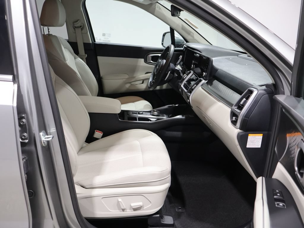 Used 2023 Kia Sorento EX AWD/4WD image 25