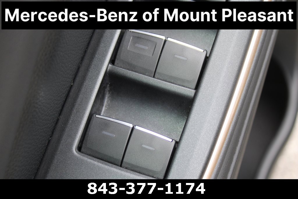 Used 2023 Toyota Crown Limited image 17