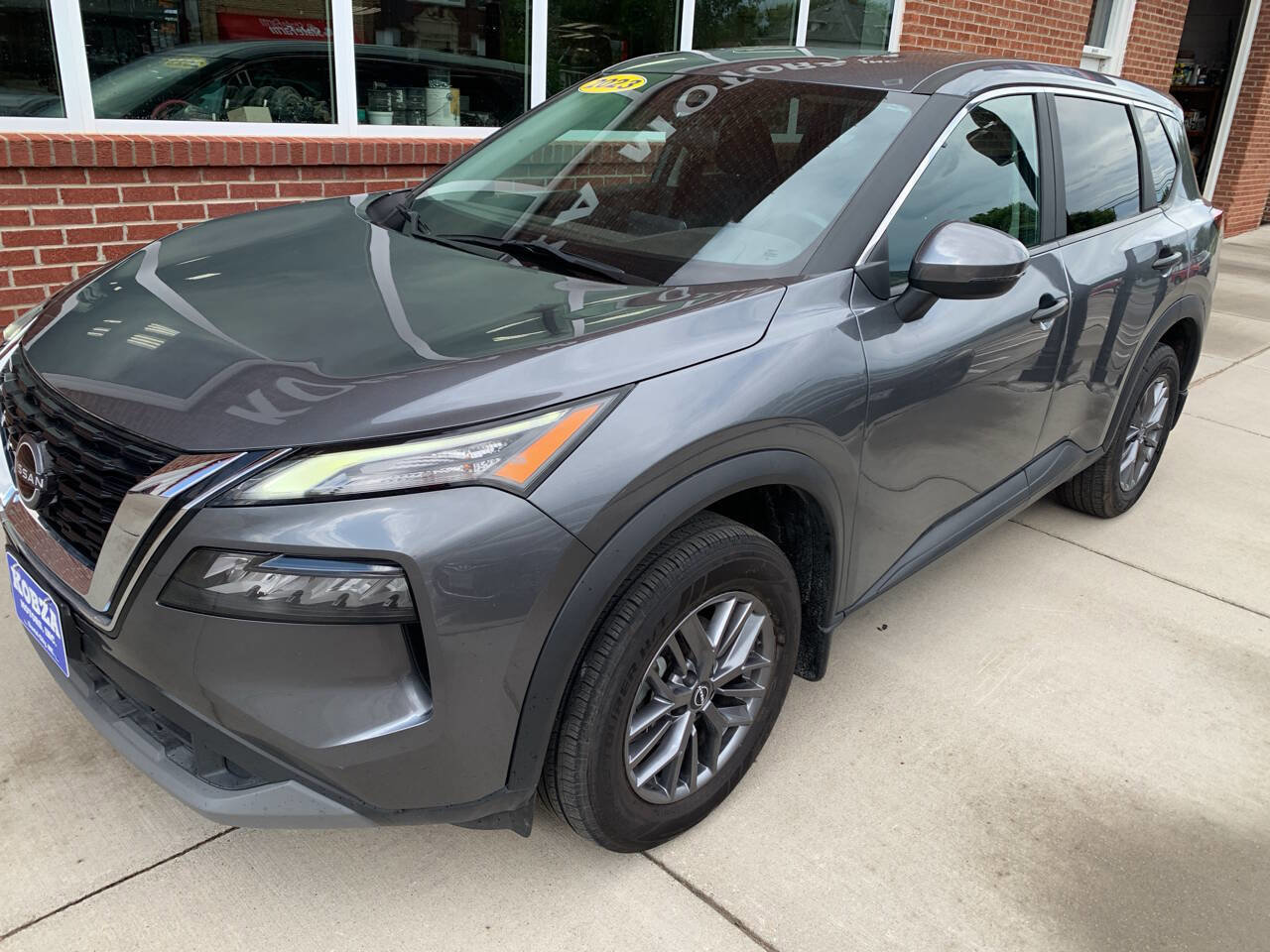 Used 2023 Nissan Rogue S image 3