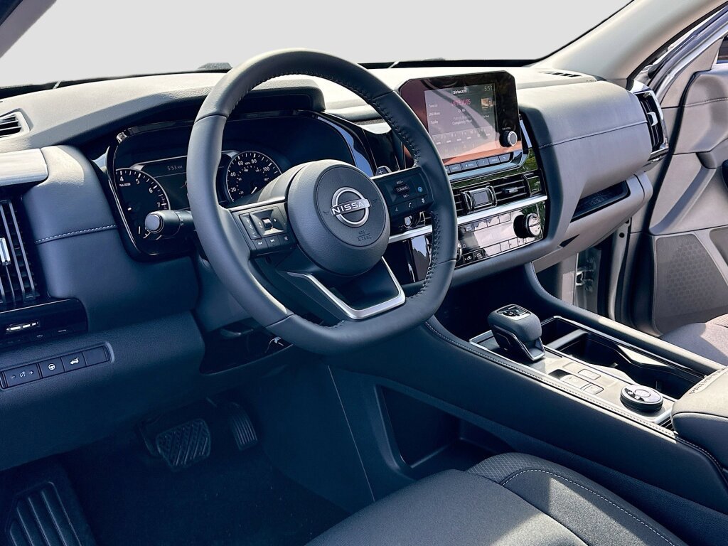New 2025 Nissan Pathfinder SV image 4