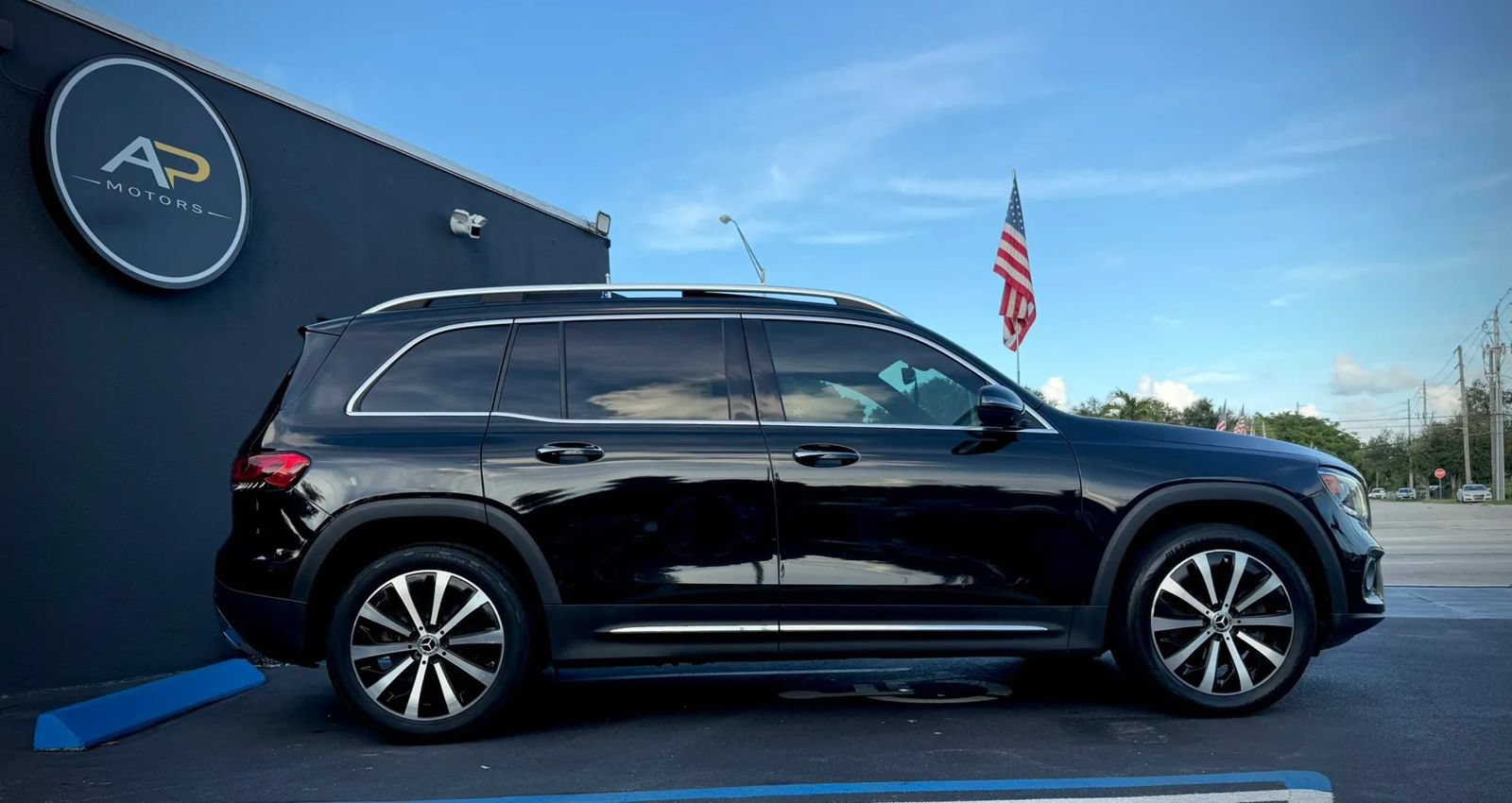 Used 2022 Mercedes-Benz GLB 250 w/ Premium Package image 14