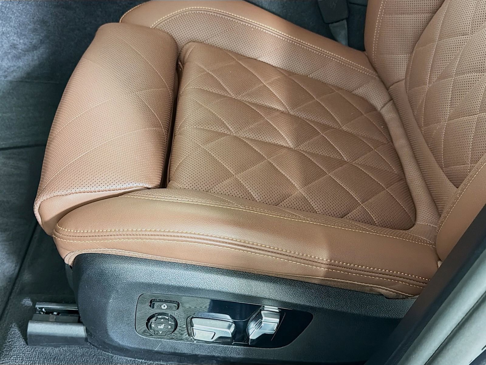 Used 2026 BMW X5 xDrive40i w/ Climate Comfort Package image 23