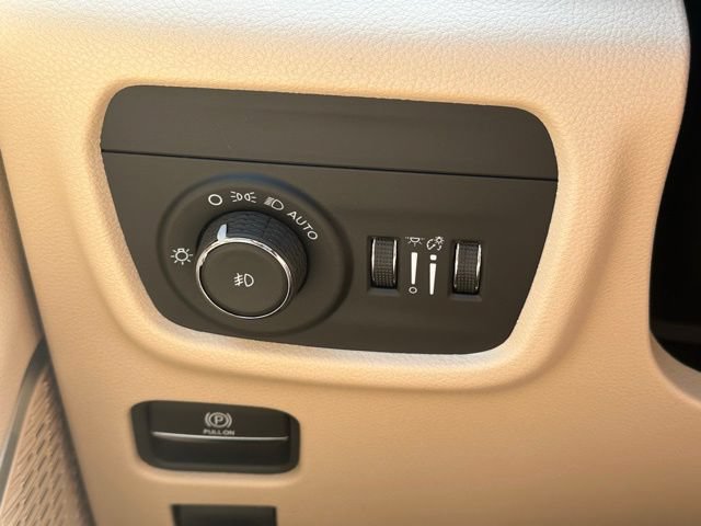 New 2026 Jeep Grand Cherokee L Limited AWD/4WD image 17