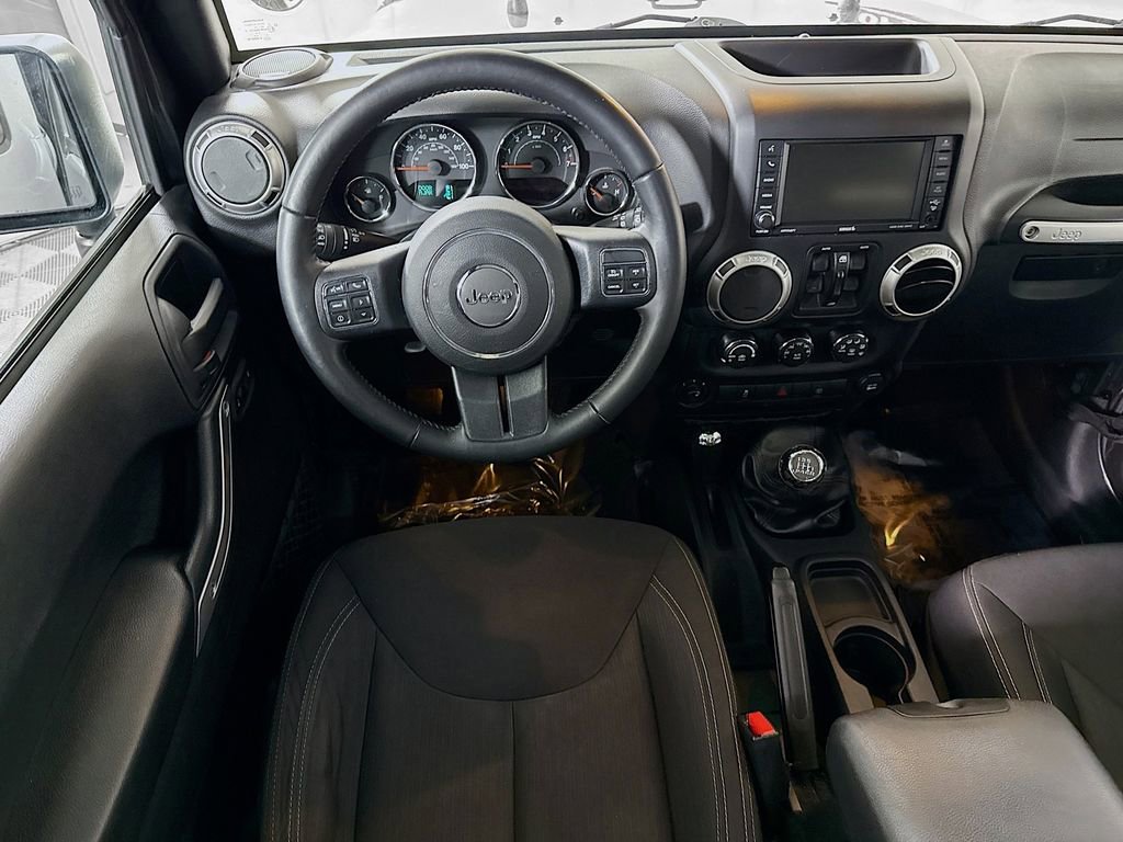 Used 2016 Jeep Wrangler Unlimited Sahara w/ Max Tow Package AWD/4WD image 3