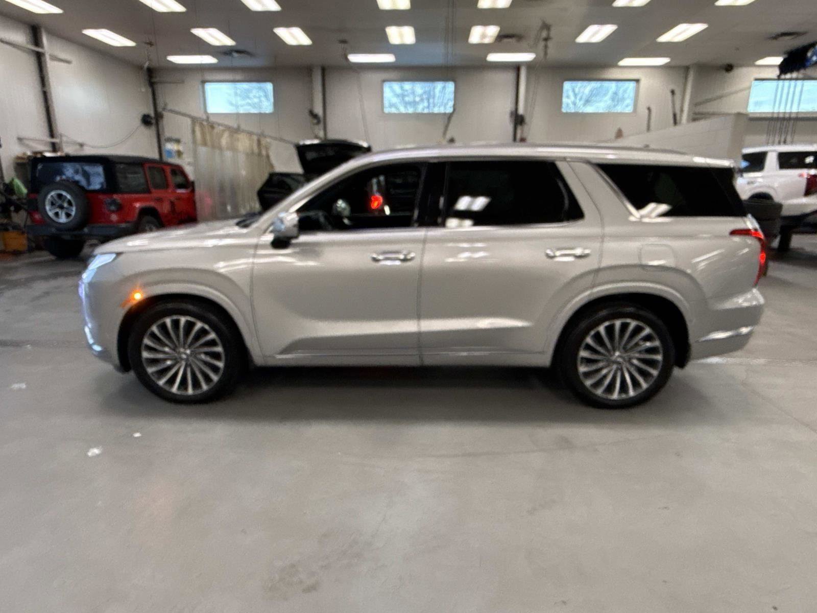 Used 2024 Hyundai Palisade Calligraphy image 8
