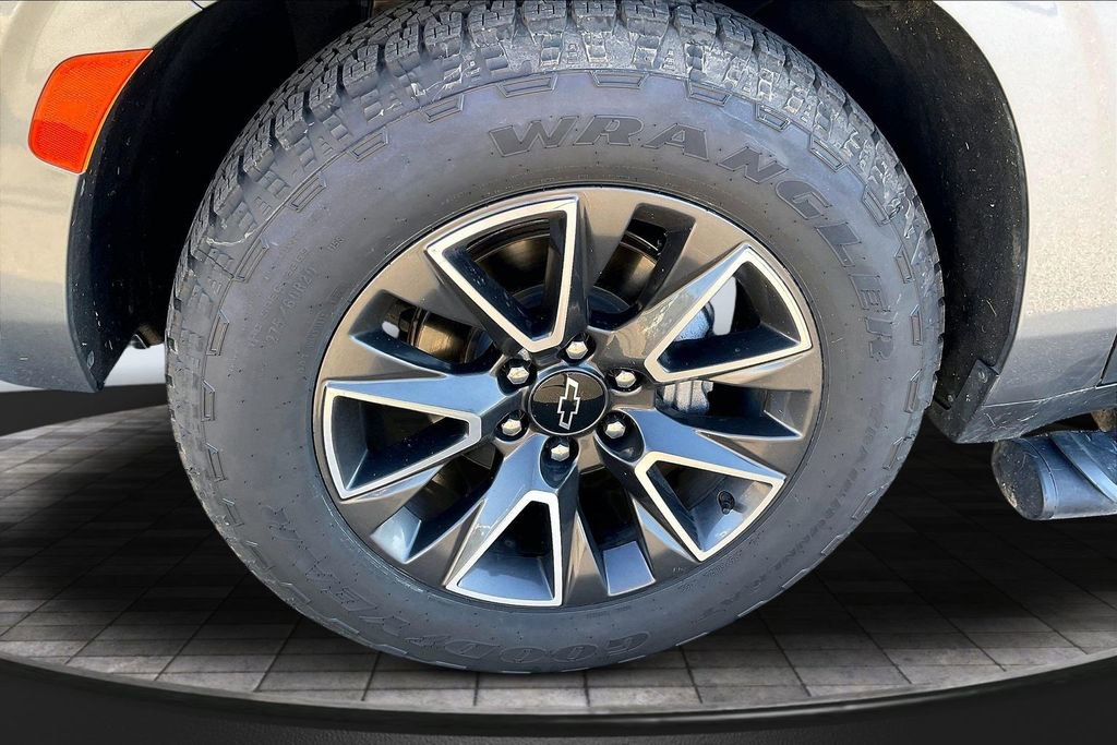 Used 2021 Chevrolet Tahoe Z71 w/ Z71 Off-Road Package image 9