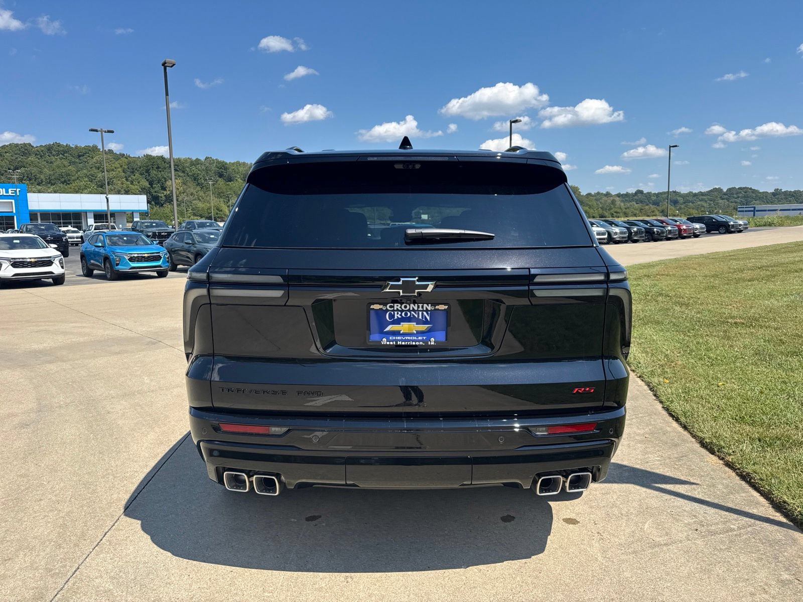 New 2027 Chevrolet Traverse RS w/ LPO, Floor Liner Package AWD/4WD image 5
