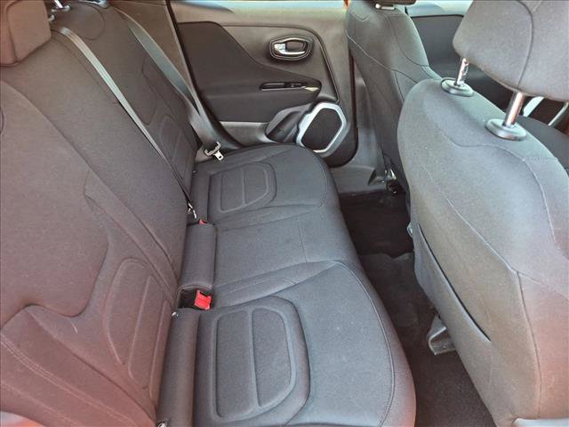 Used 2018 Jeep Renegade Latitude FWD image 19