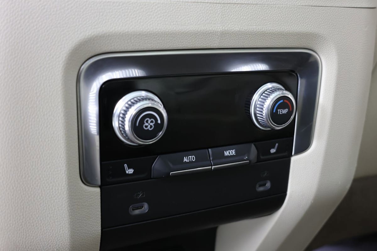 Used 2021 GMC Yukon Denali w/ Denali Premium Package AWD/4WD image 34