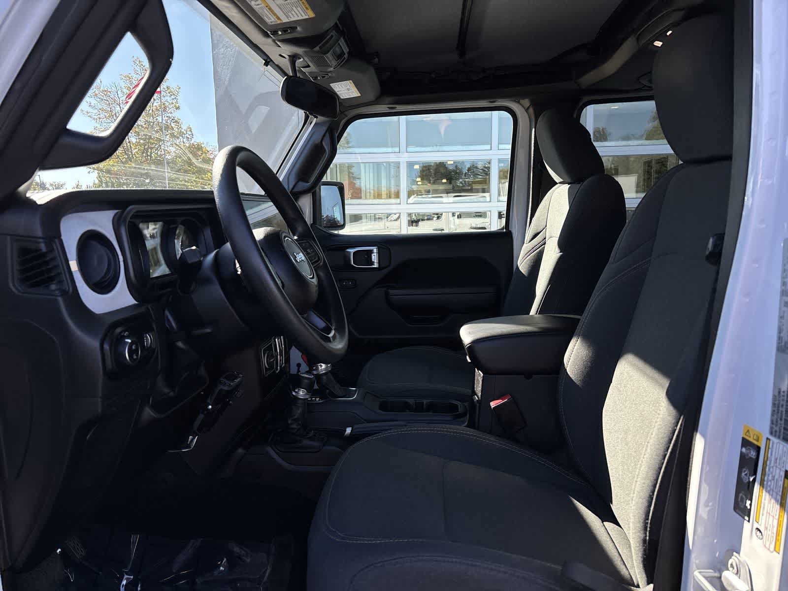 Used 2025 Jeep Gladiator Sport AWD/4WD image 9