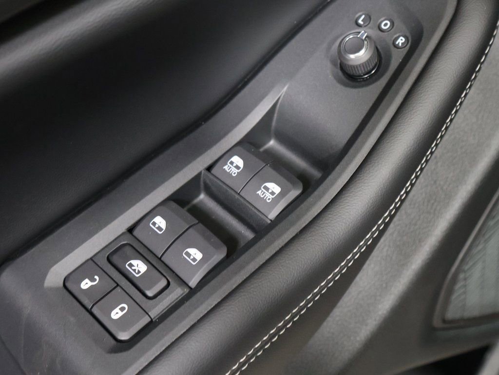 New 2025 Jeep Grand Cherokee Laredo w/ Luxury Tech Group I image 11