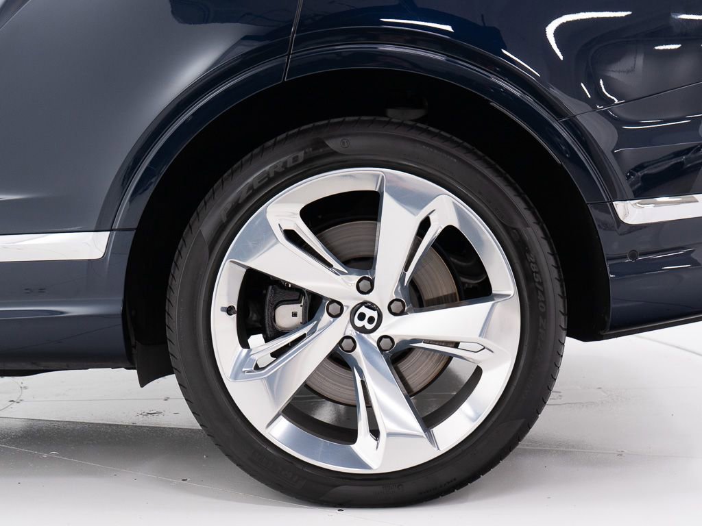 Certified 2023 Bentley Bentayga Extended Wheelbase AWD/4WD image 44