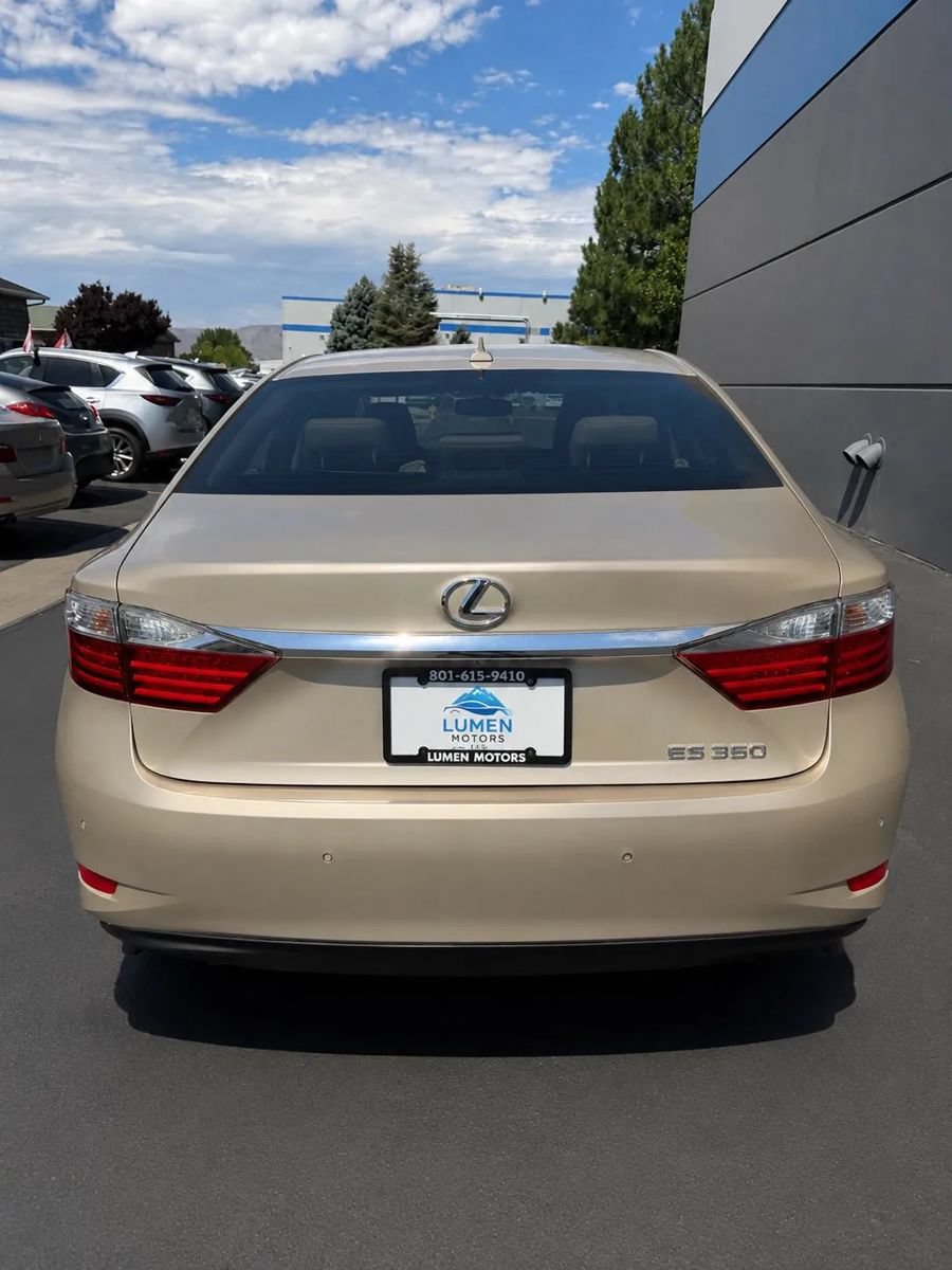 Used 2014 Lexus ES 350 w/ Luxury Package FWD image 6