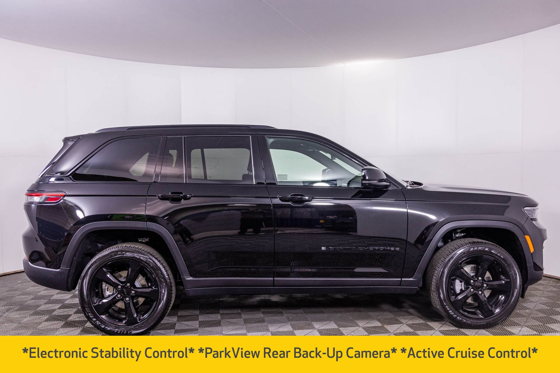 New 2025 Jeep Grand Cherokee Altitude image 8