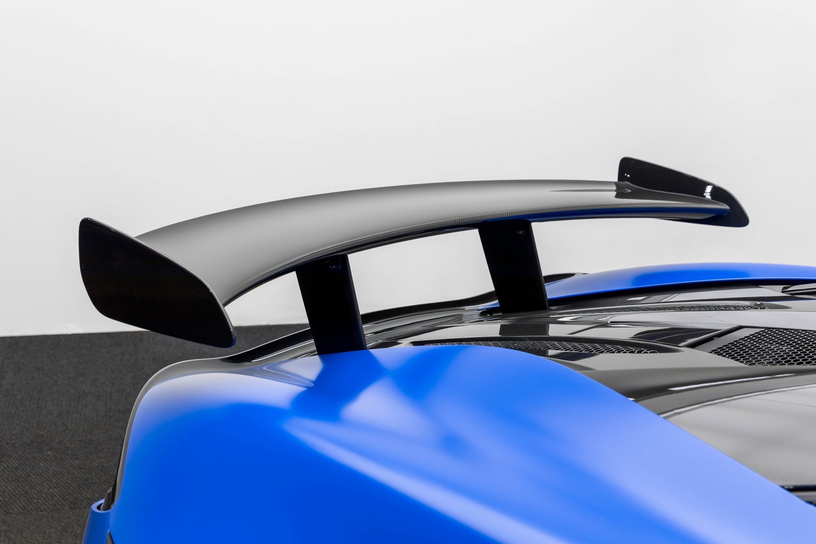 Used 2020 McLaren 620R RWD image 51