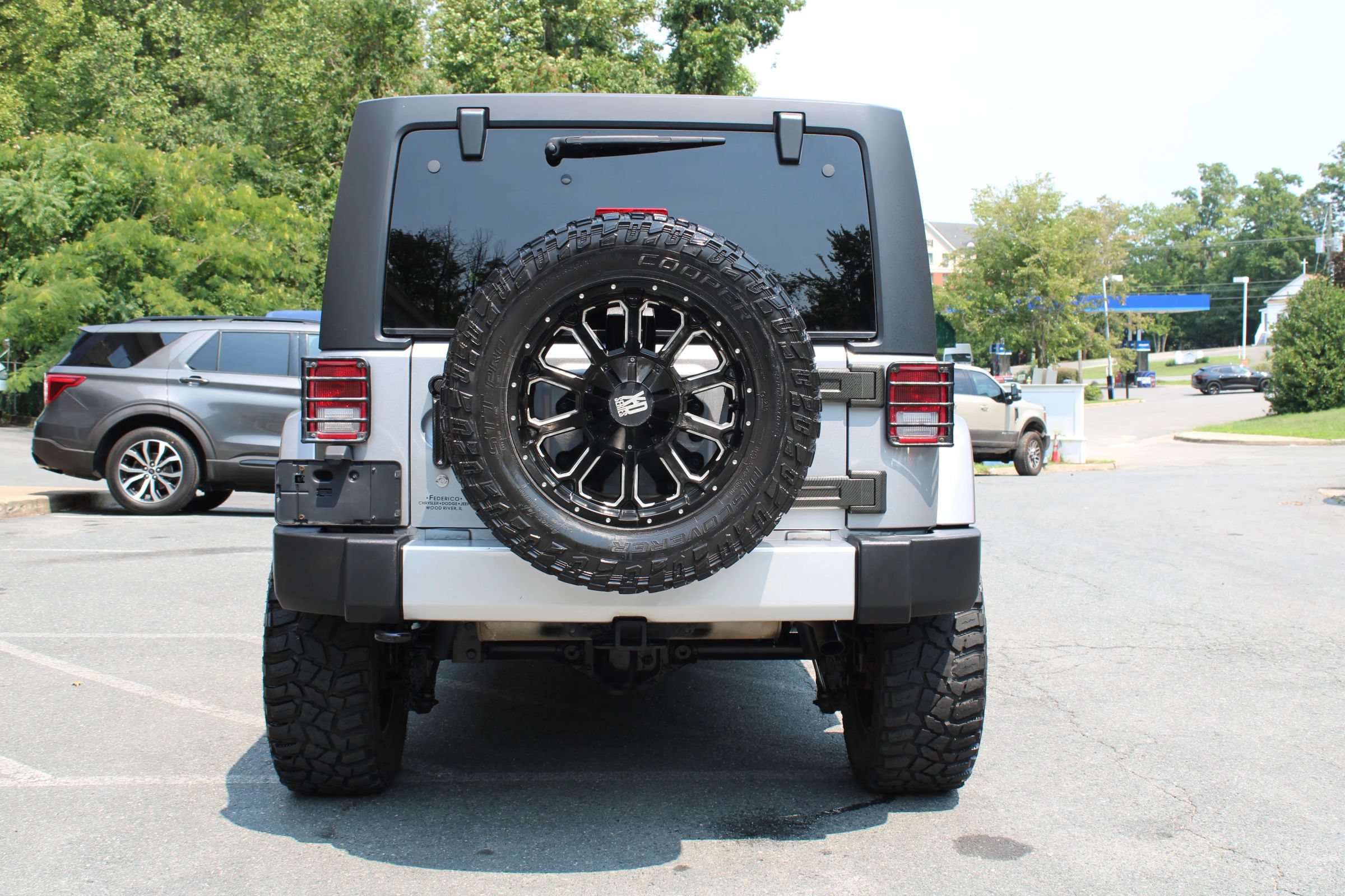 Used 2015 Jeep Wrangler Unlimited Sahara w/ Connectivity Group AWD/4WD image 5