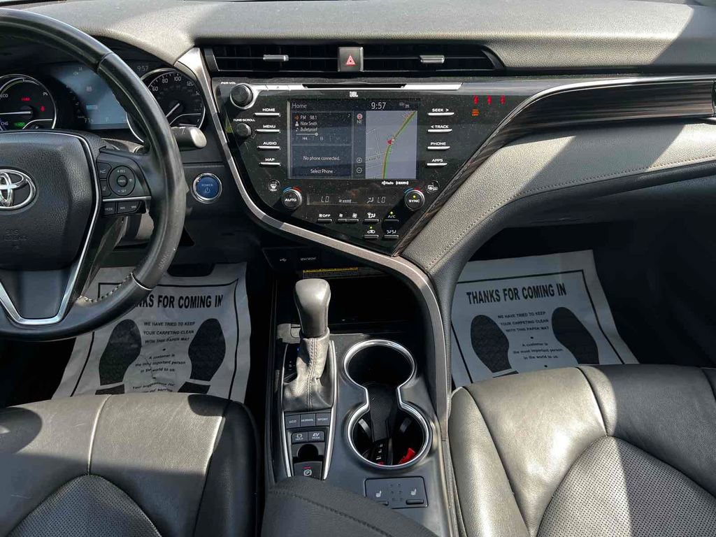Used 2020 Toyota Camry XLE w/ Sunroof Package image 25