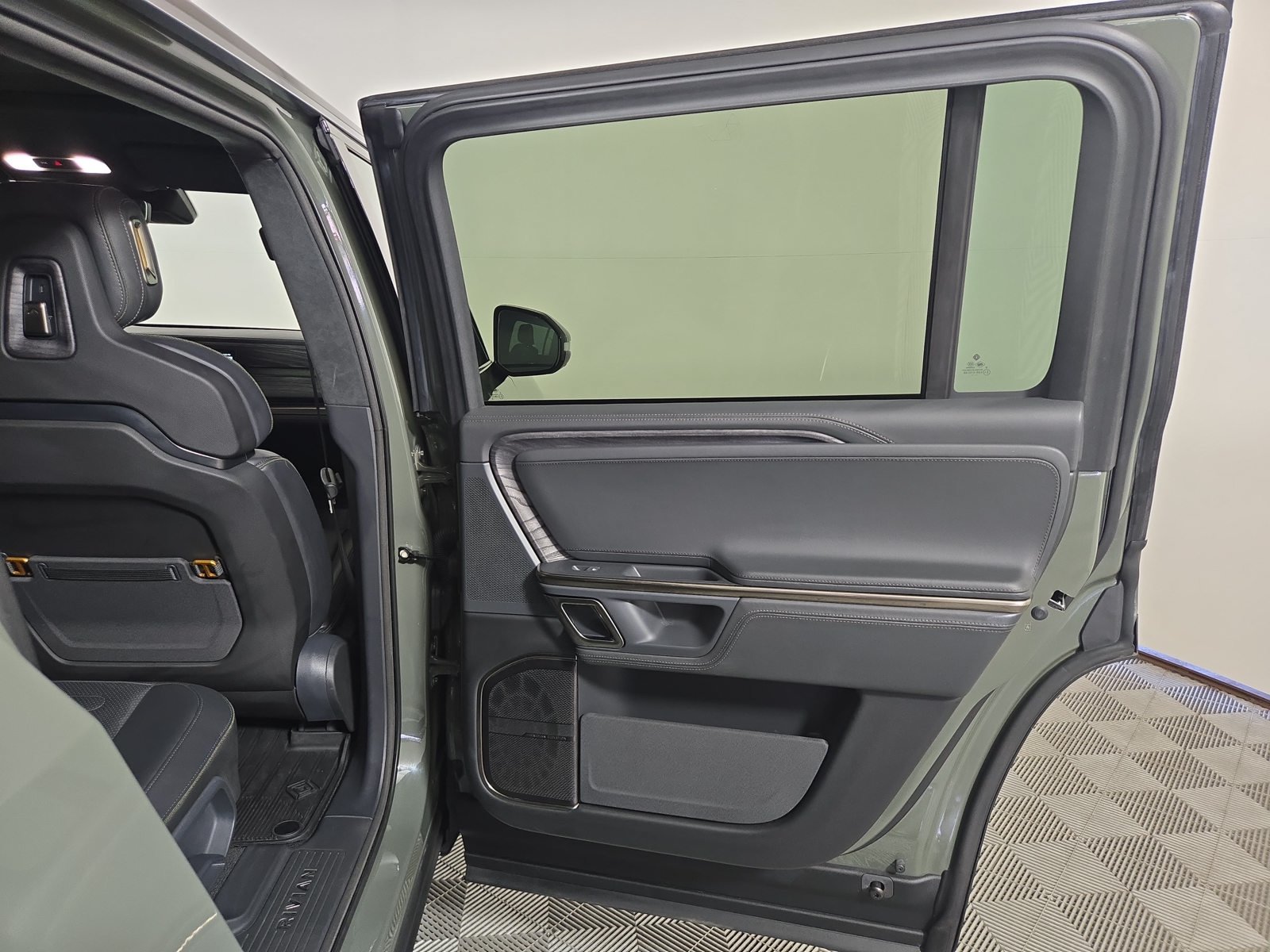 Used 2022 Rivian R1S Launch Edition Quad AWD/4WD image 19
