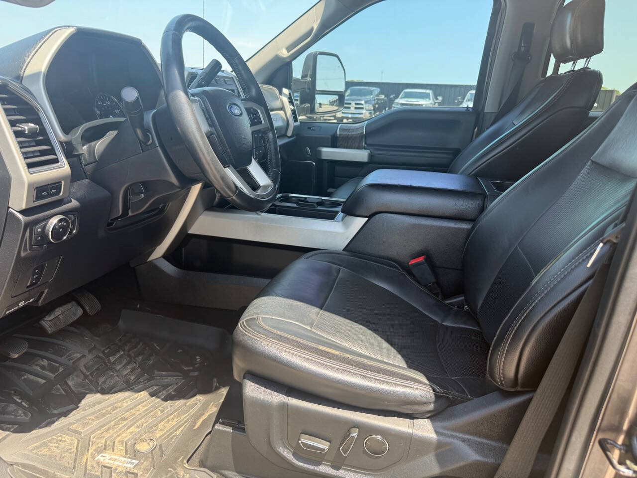 Used 2019 Ford F350 Lariat w/ Lariat Value Package AWD/4WD image 16