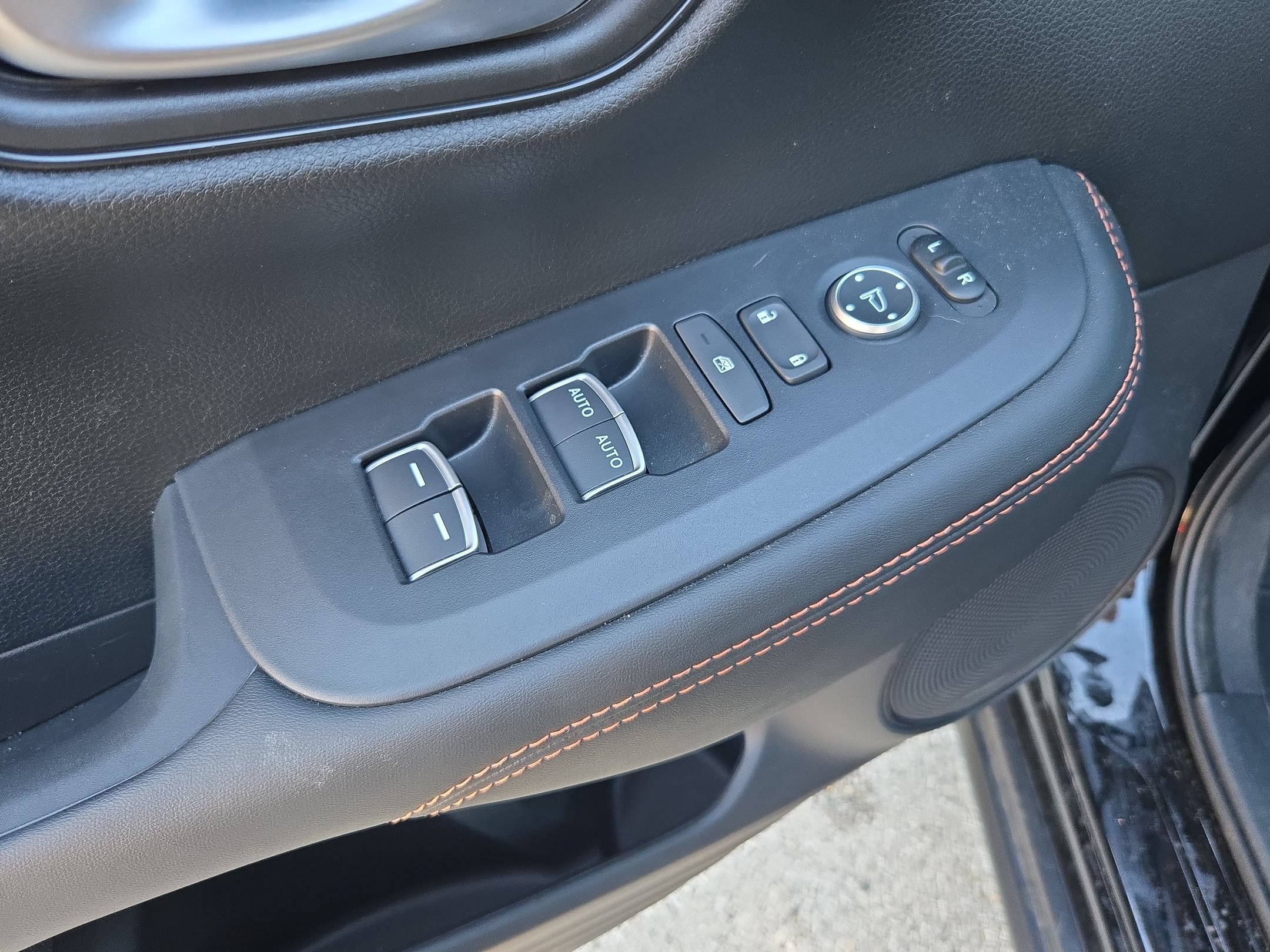 Used 2027 Honda HR-V Sport image 11
