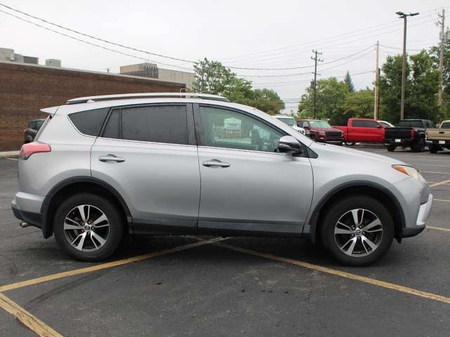 Used 2017 Toyota RAV4 XLE AWD/4WD image 5